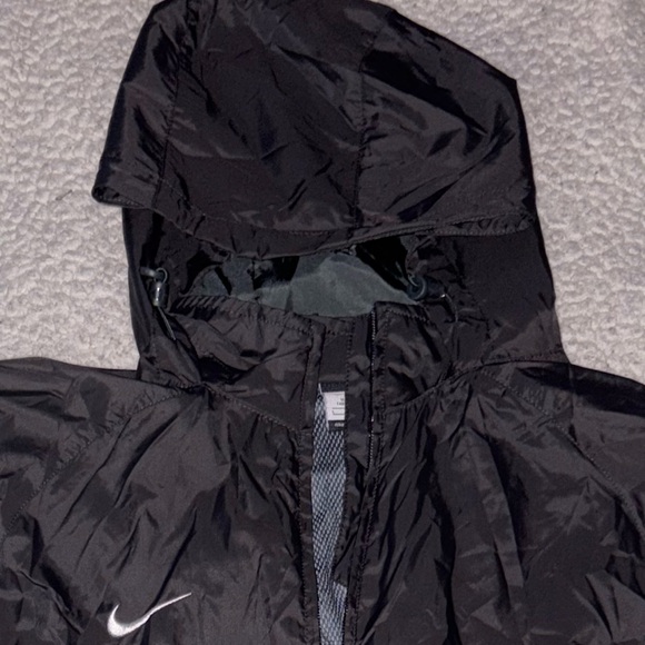 Nike Men's Black Windbreaker Jacket - Picture 4 of 8